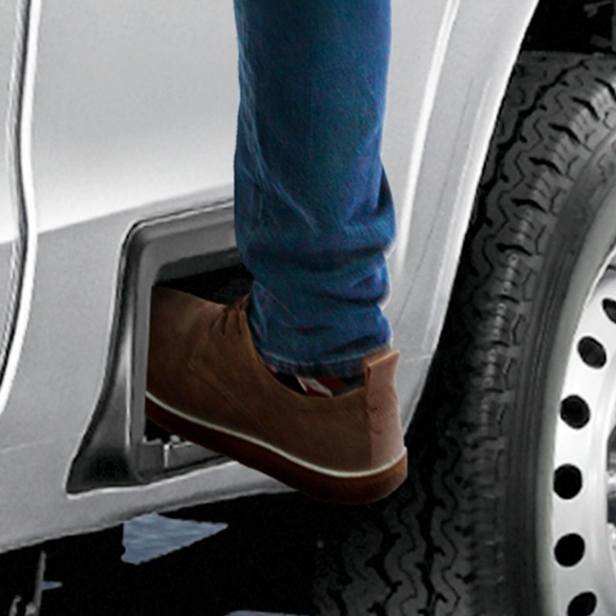 นิสสัน นาวาร่า ซิงเกิ้ลแค็บ พร้อมที่เหยียบขึ้นกระบะด้านข้าง